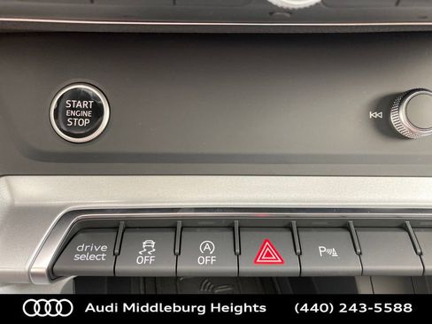 Certified 2025 Audi Q3 2.0T Premium image 42