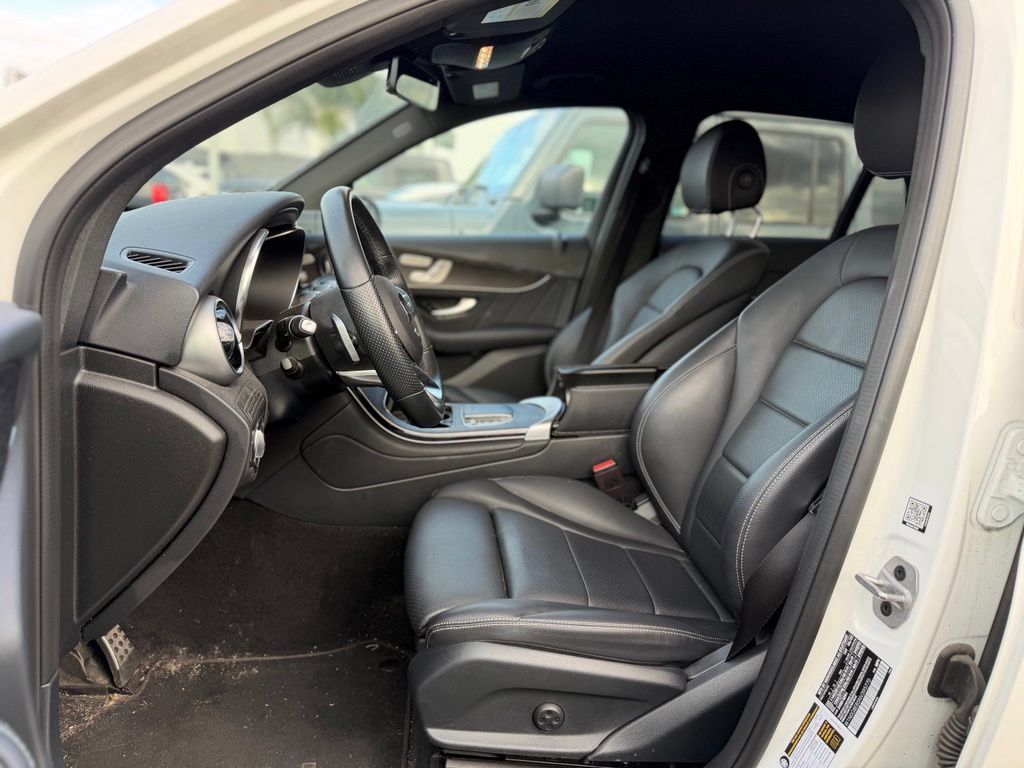 Used 2022 Mercedes-Benz GLC 300 4MATIC image 5