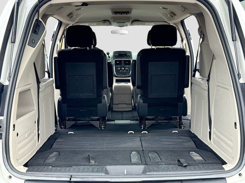 Used 2014 Dodge Grand Caravan SXT image 7