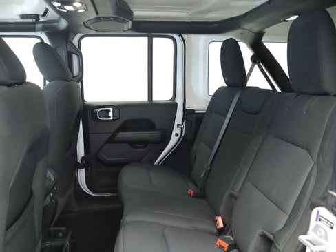 Used 2021 Jeep Wrangler Unlimited Sahara AWD/4WD image 18