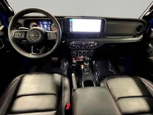 Used 2024 Jeep Wrangler Unlimited Rubicon AWD/4WD image 7
