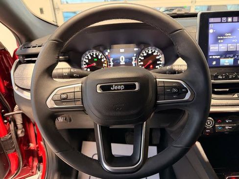 Used 2023 Jeep Compass Latitude image 14