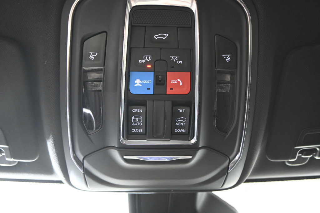 Used 2023 Jeep Grand Cherokee Altitude AWD/4WD image 33