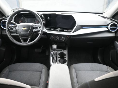 Used 2025 Chevrolet Trax LS w/ LS Convenience Package FWD image 19