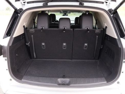 Certified 2025 Nissan Pathfinder SL FWD image 7
