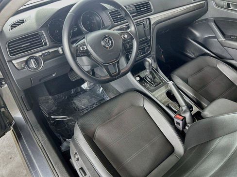 Used 2018 Volkswagen Passat 2.0T SE FWD image 9