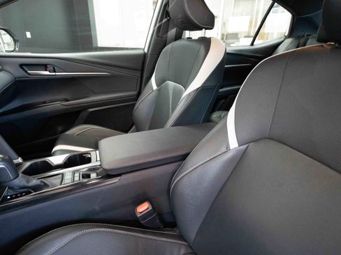 Used 2025 Toyota Camry SE FWD image 10