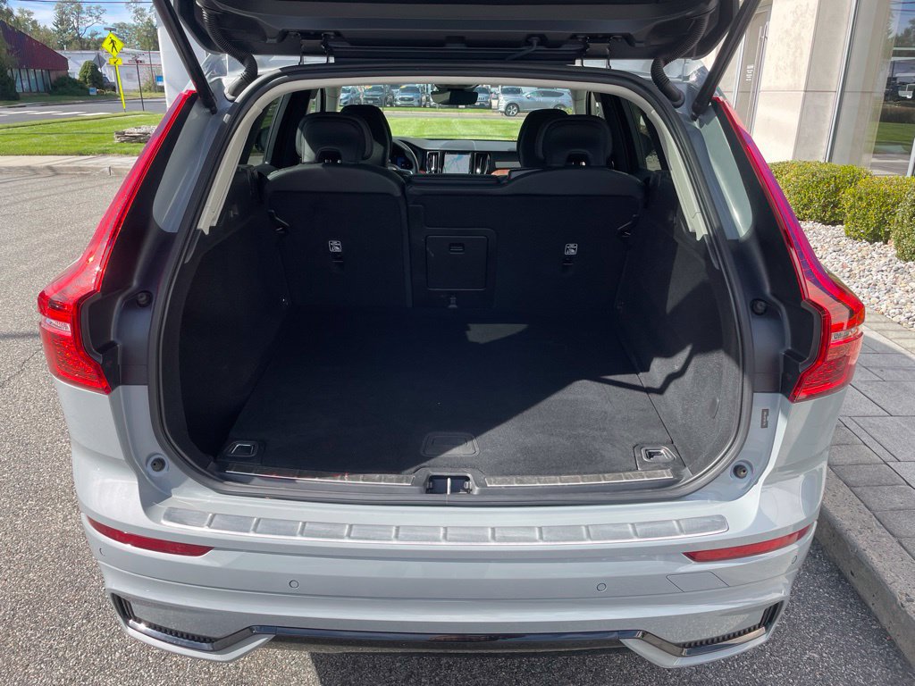 Certified 2024 Volvo XC60 B5 Plus w/ Climate Package AWD/4WD image 11