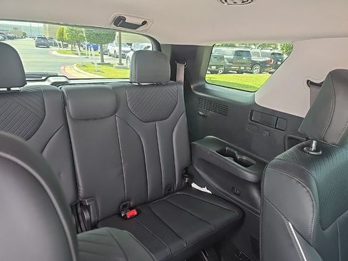 Used 2025 Hyundai Palisade SEL FWD image 13