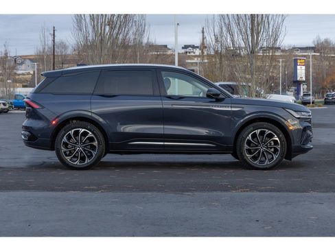 Used 2024 Lincoln Nautilus Reserve image 2