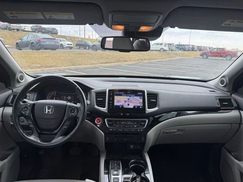 Used 2017 Honda Pilot Touring image 10