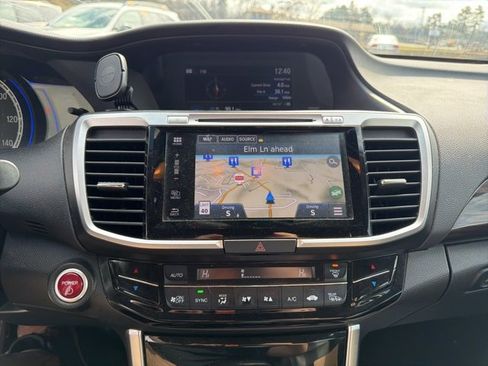 Used 2017 Honda Accord Touring image 21