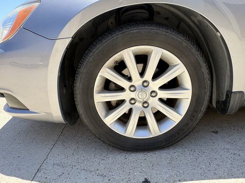 Used 2013 Chrysler 200 Touring FWD image 9