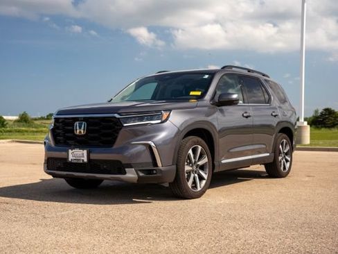 Used 2025 Honda Pilot Elite image 3