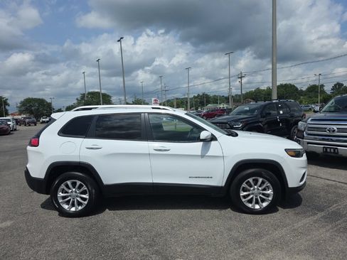 Used 2021 Jeep Cherokee Latitude AWD/4WD image 3
