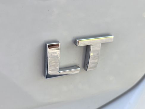 Used 2023 Chevrolet Equinox LT FWD image 14
