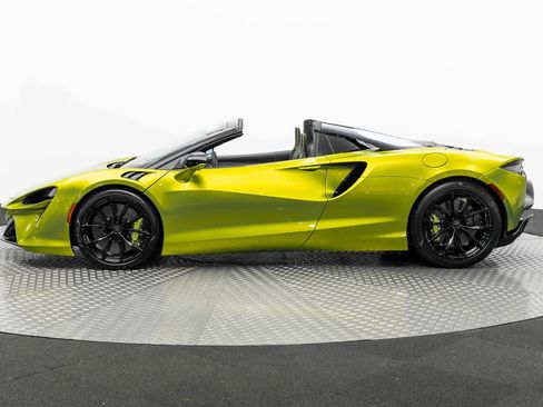 Used 2025 McLaren Artura Spider image 3