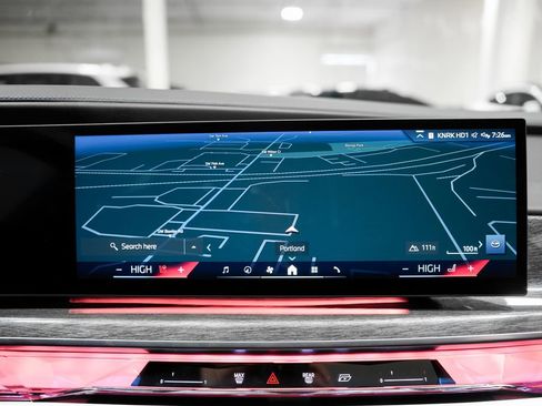 Used 2023 BMW 760i xDrive w/ Executive Package image 19