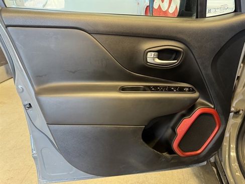 Used 2022 Jeep Renegade Trailhawk w/ Trailer Tow Group image 14