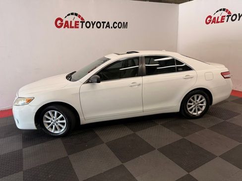 Used 2011 Toyota Camry XLE w/ SE/XLE Extra-Value Pkg FWD image 9