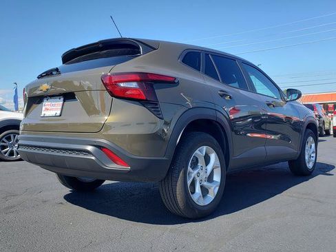 Used 2024 Chevrolet Trax LS w/ LS Convenience Package FWD image 7