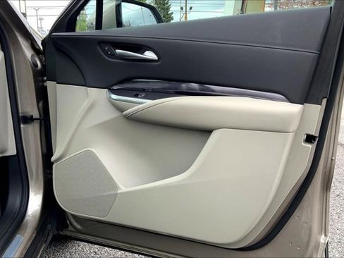 Used 2023 Cadillac XT4 Luxury w/ Cold Weather Package image 23