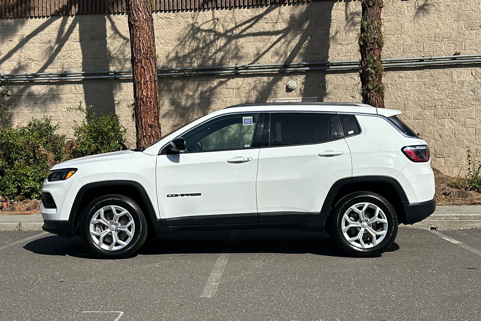 Used 2024 Jeep Compass Latitude AWD/4WD image 6