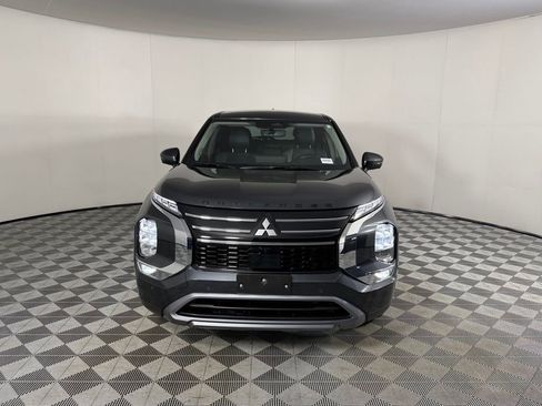 Used 2025 Mitsubishi Outlander SE FWD image 11