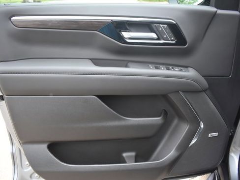New 2026 Chevrolet Suburban LT AWD/4WD image 11