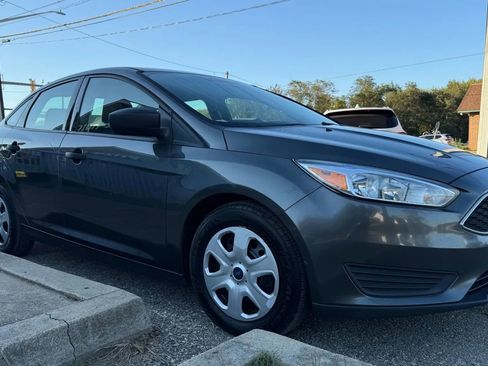 Used 2018 Ford Focus S image 4