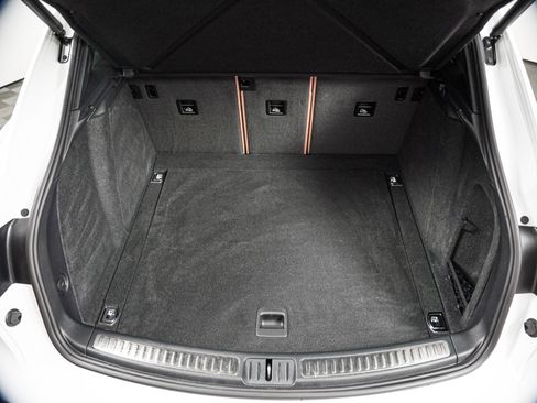 Used 2026 Porsche Macan AWD/4WD image 29
