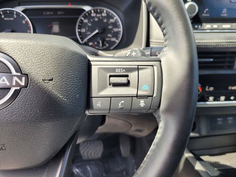 Used 2025 Nissan Rogue SV AWD/4WD image 32