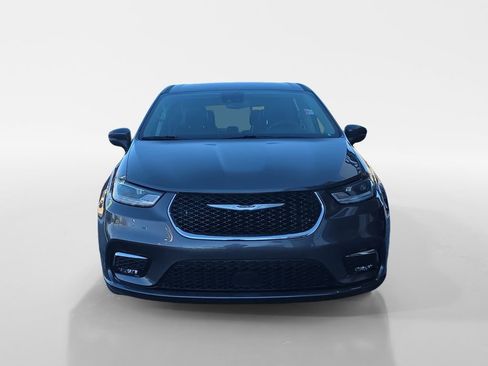 Used 2023 Chrysler Pacifica Touring-L image 9