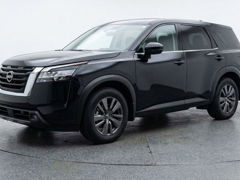 Used 2025 Nissan Pathfinder SV FWD image 3