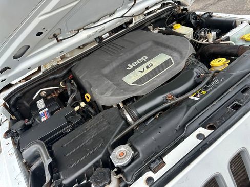 Used 2017 Jeep Wrangler Unlimited Sahara w/ Connectivity Group image 21