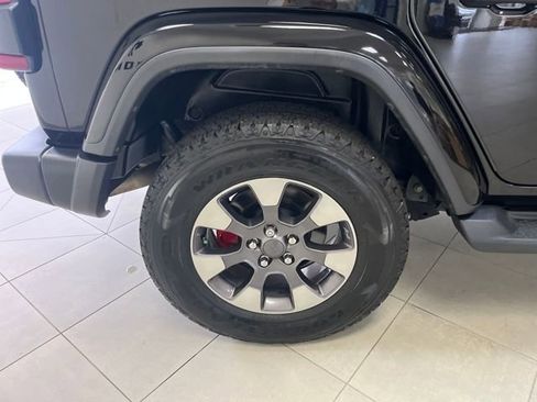 Used 2018 Jeep Wrangler Unlimited Sahara image 32