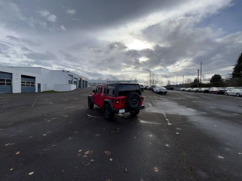 Used 2025 Jeep Wrangler Sport S image 15