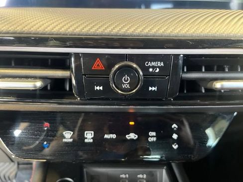 Used 2025 Nissan Kicks SR FWD image 15