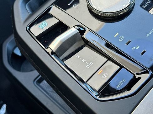 Used 2023 BMW iX xDrive50 image 23