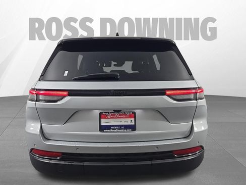 Used 2024 Jeep Grand Cherokee Altitude RWD image 5