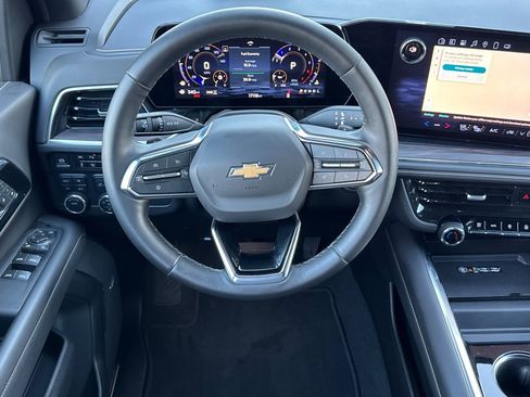 Used 2025 Chevrolet Suburban Premier image 17