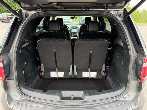 Used 2019 Ford Explorer XLT w/ Equipment Group 202A AWD/4WD image 22