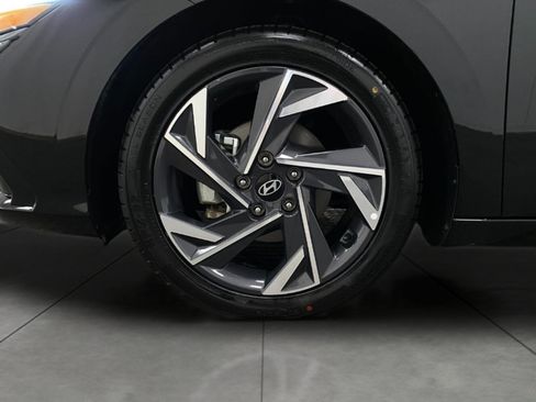 Certified 2025 Hyundai Elantra SEL FWD image 11