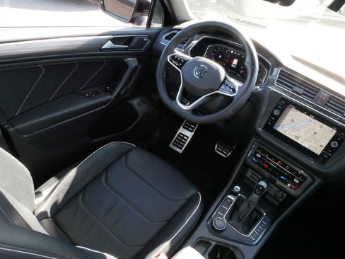 Certified 2022 Volkswagen Tiguan SEL R-Line AWD/4WD image 9