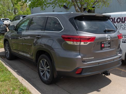 Used 2019 Toyota Highlander XLE AWD/4WD image 5