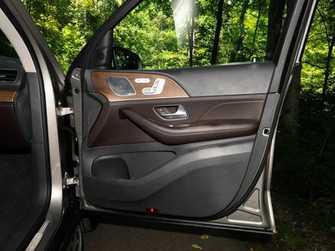 Used 2020 Mercedes-Benz GLS 450 4MATIC image 27