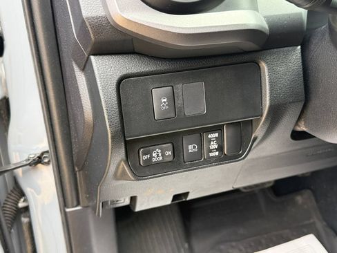 Used 2021 Toyota Tacoma TRD Sport w/ TRD Premium Sport Package AWD/4WD image 19