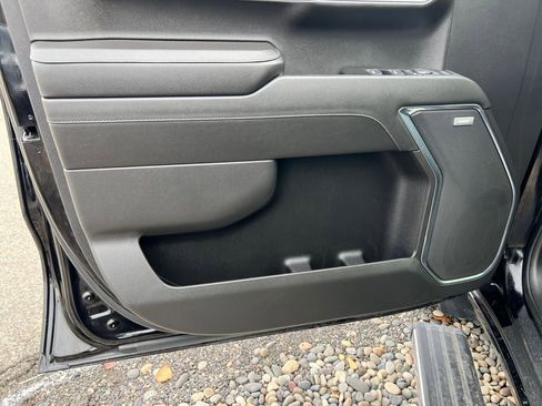 Used 2022 Chevrolet Silverado 1500 LTZ w/ Technology Package image 9