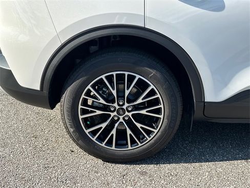 New 2025 Ford Escape SE image 18