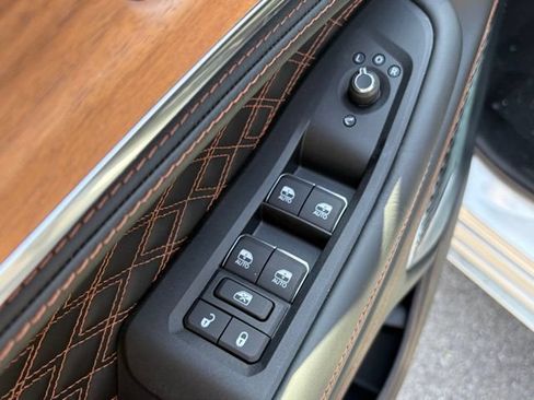 New 2026 Jeep Grand Cherokee Summit AWD/4WD image 13